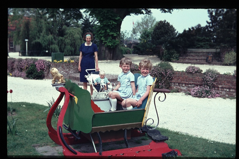 16.Avifauna mei 1966 Mama,Brigitte,Marion,Peter.JPG